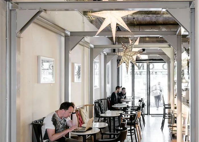 Good One Poshtel & Cafe Bar 호스텔 방콕