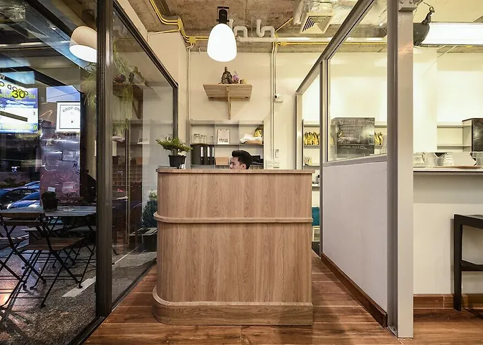 호스텔 Good One Poshtel & Cafe Bar *