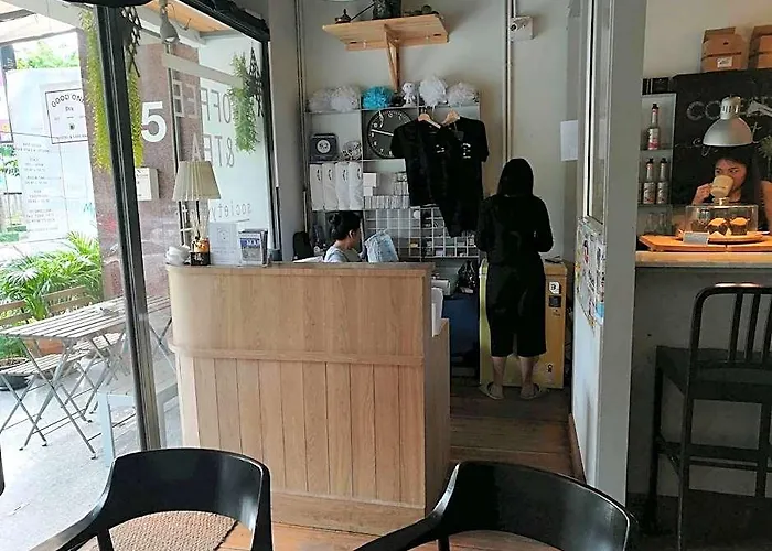 Good One Poshtel & Cafe Bar 호스텔 방콕