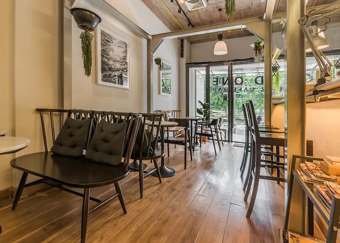 호스텔 Good One Poshtel & Cafe Bar