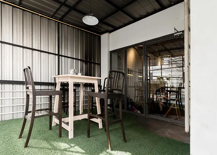 호스텔 Good One Poshtel & Cafe Bar *